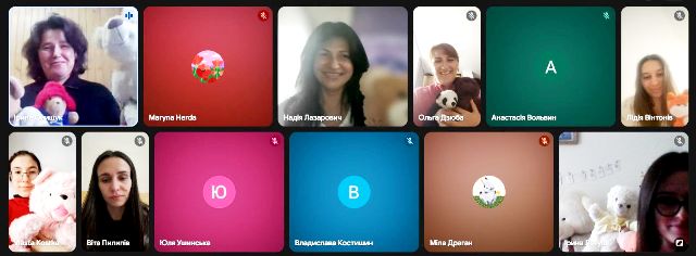 Викладачі та здобувачі доєдналися до теплої та доброї акції – флешмобу «Прийди на навчання або роботу з ведмедиком»